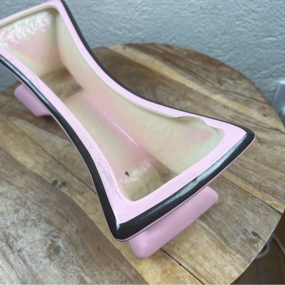 Vintage l 50s Mid-Century Mod Kitsch Glossy Pink Black Trim Long Footed Planter - Picture 7 of 15